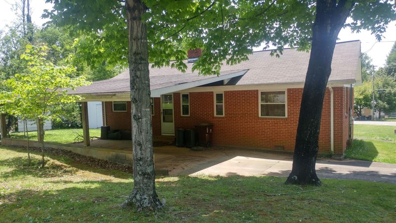 103 E Pawley Ln, Oak Ridge, TN 37830