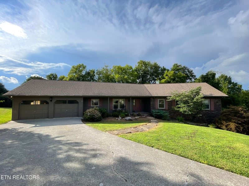 103 Farmington Pl, Clinton, TN 37716