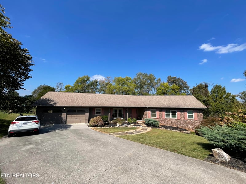 103 Farmington Pl, Clinton, TN 37716