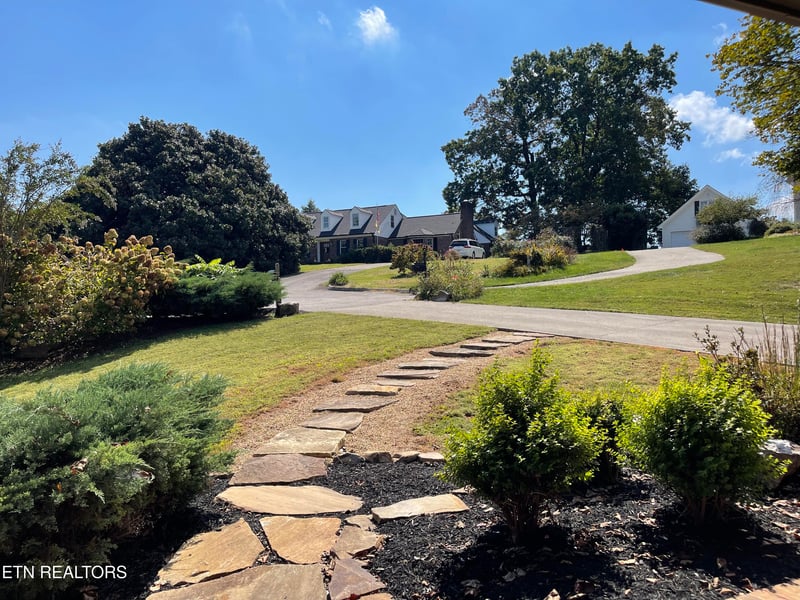 103 Farmington Pl, Clinton, TN 37716