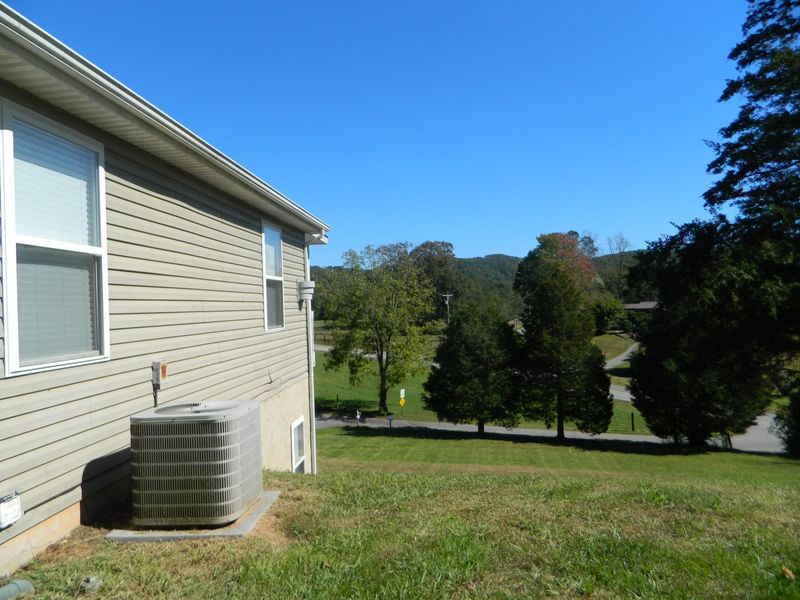 103 Flynn Rd, Walland, TN 37886