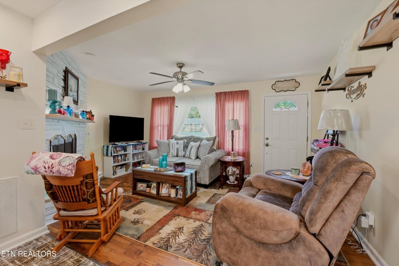 103 Independence Ln, Oak Ridge, TN 37830