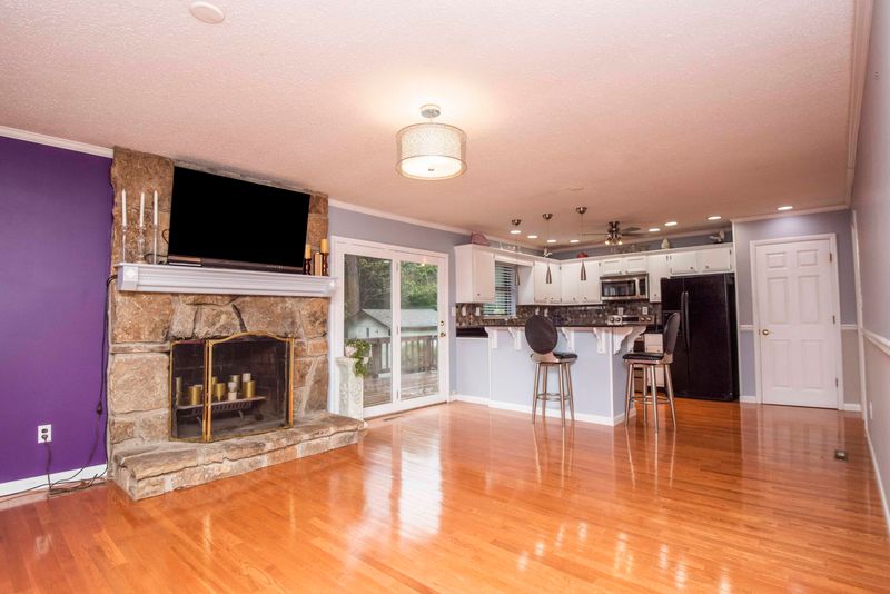 103 Lake Cir, Harriman, TN 37748