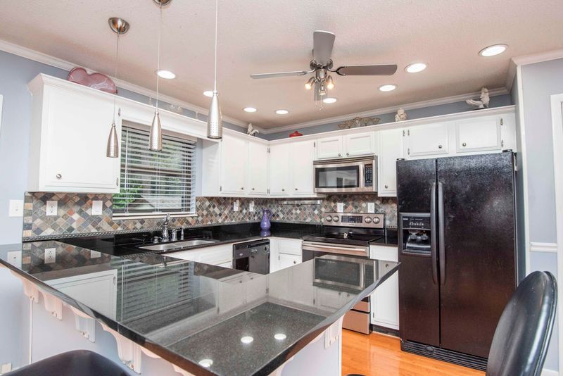 103 Lake Cir, Harriman, TN 37748