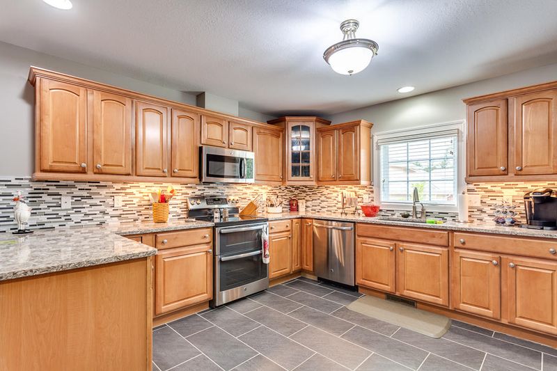 103 Linden Ln, Loudon, TN 37774