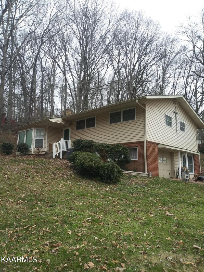 103 Maple Tree Ln, Powell, TN 37849