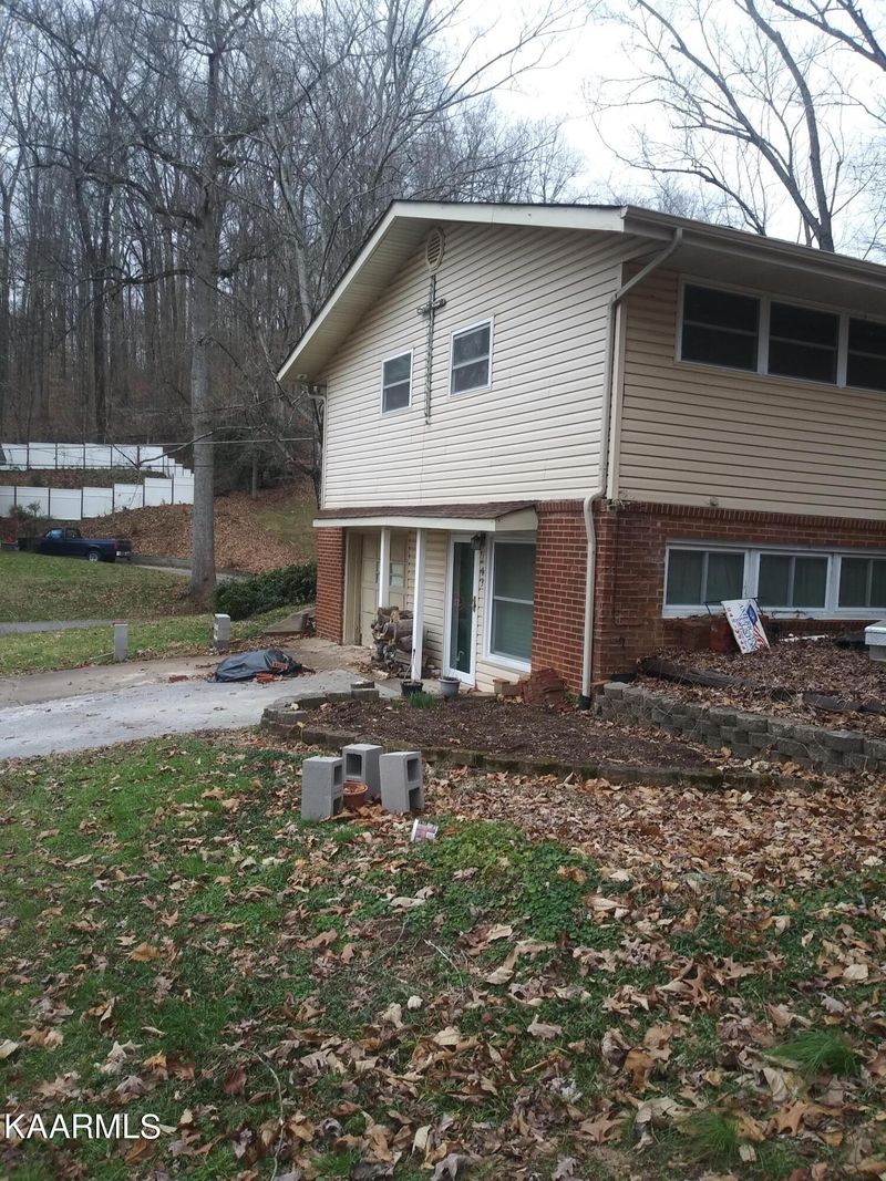103 Maple Tree Ln, Powell, TN 37849