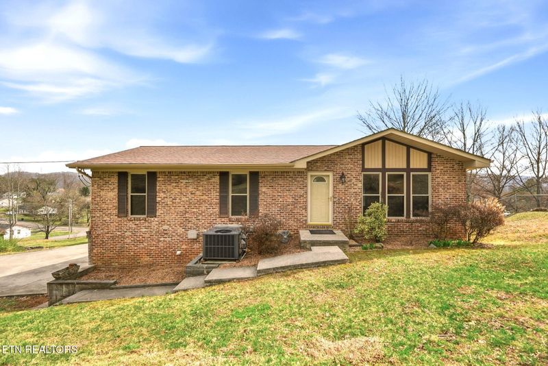 103 Middlebury Rd, Oak Ridge, TN 37830
