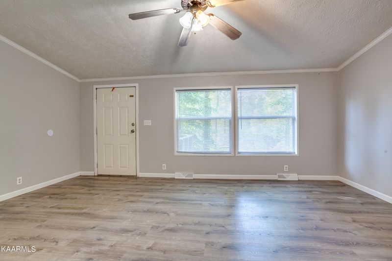 103 Moosetrail Ln, Powell, TN 37849