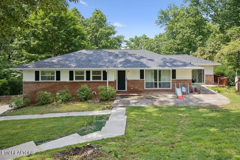 103 Morgan Rd, Oak Ridge, TN 37830