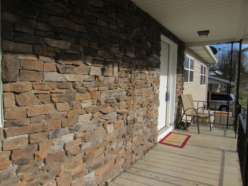 103 Parker Rd, Oak Ridge, TN 37830