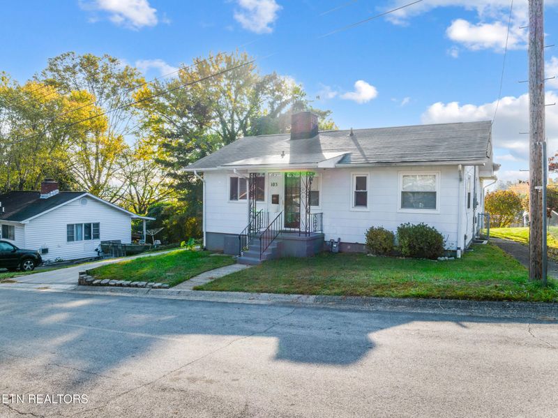 103 Porter Rd, Oak Ridge, TN 37830