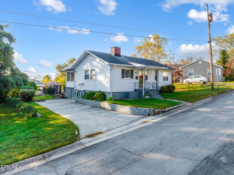 103 Porter Rd, Oak Ridge, TN 37830