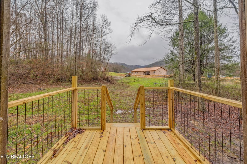 103 Rockhouse Ln, Briceville, TN 37710