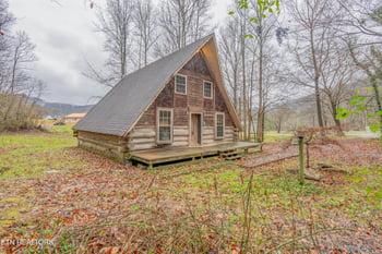 103 Rockhouse Ln, Briceville, TN 37710