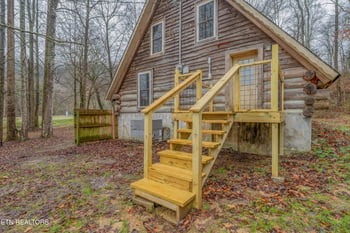 103 Rockhouse Ln, Briceville, TN 37710