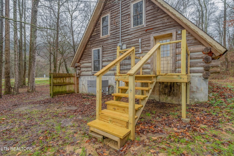 103 Rockhouse Ln, Briceville, TN 37710