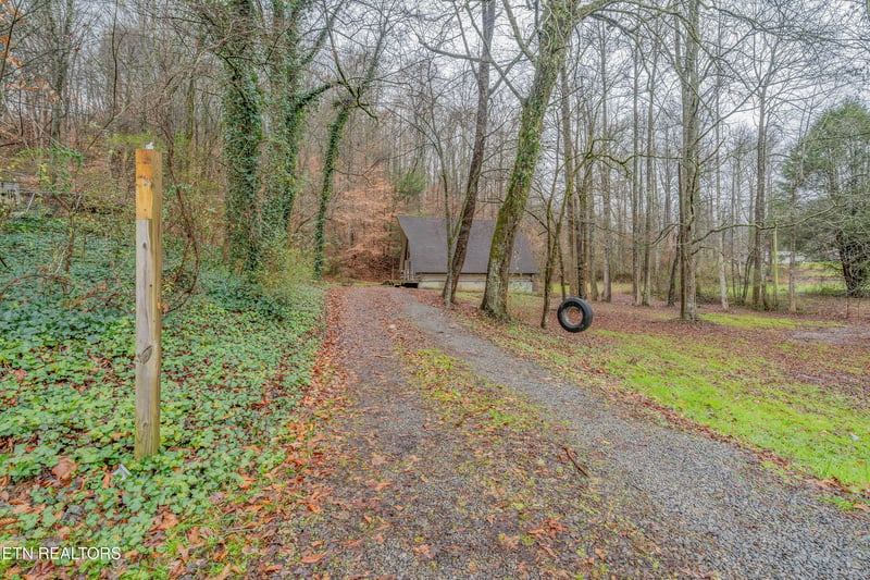 103 Rockhouse Ln, Briceville, TN 37710