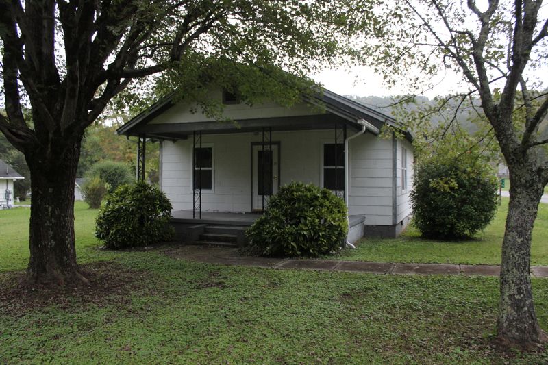 103 Roddy Ln, Rocky Top, TN 37769