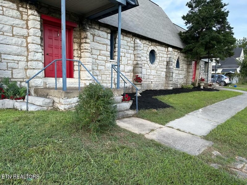 103 S 6th St, Lafollette, TN 37766
