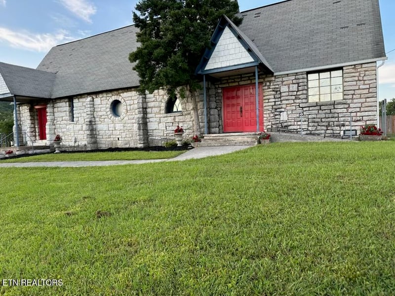 103 S 6th St, Lafollette, TN 37766