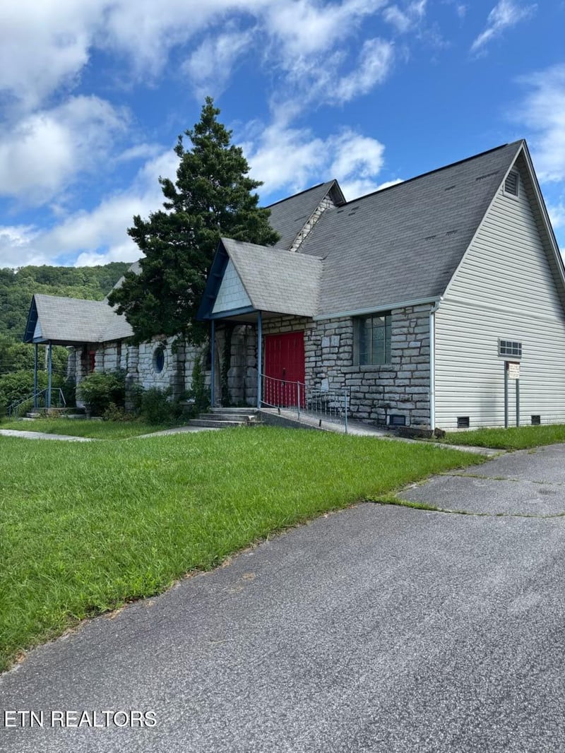 103 S 6th St, Lafollette, TN 37766