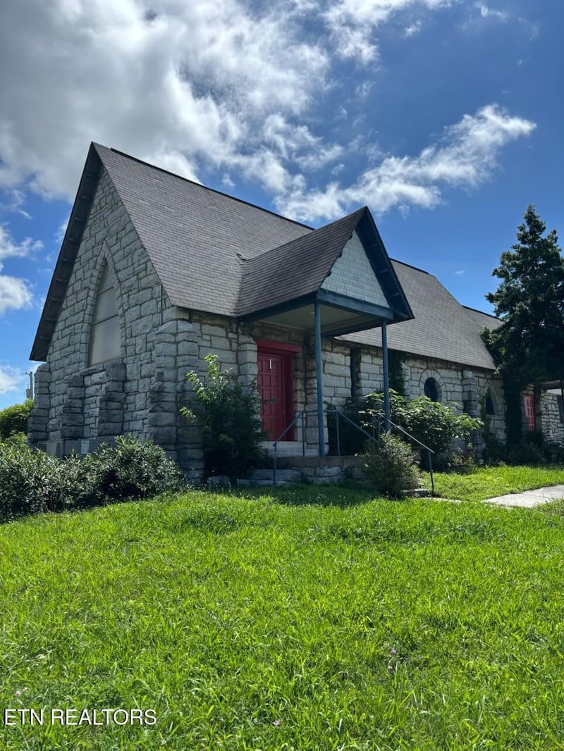103 S 6th St, Lafollette, TN 37766