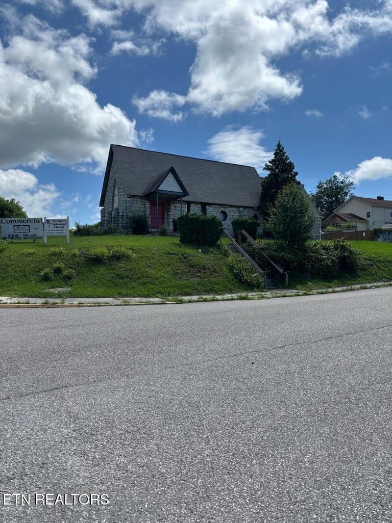 103 S 6th St, Lafollette, TN 37766