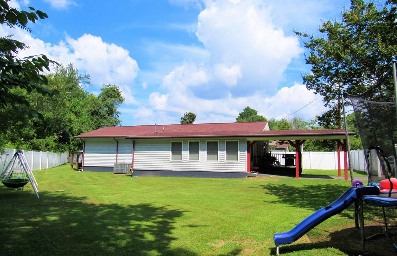 103 S Duke Pl, Oliver Springs, TN 37840