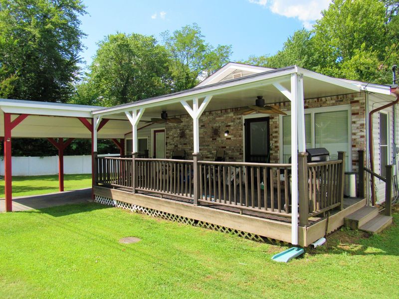 103 S Duke Pl, Oliver Springs, TN 37840