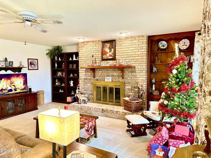 103 Sheffield Dr, Crossville, TN 38558