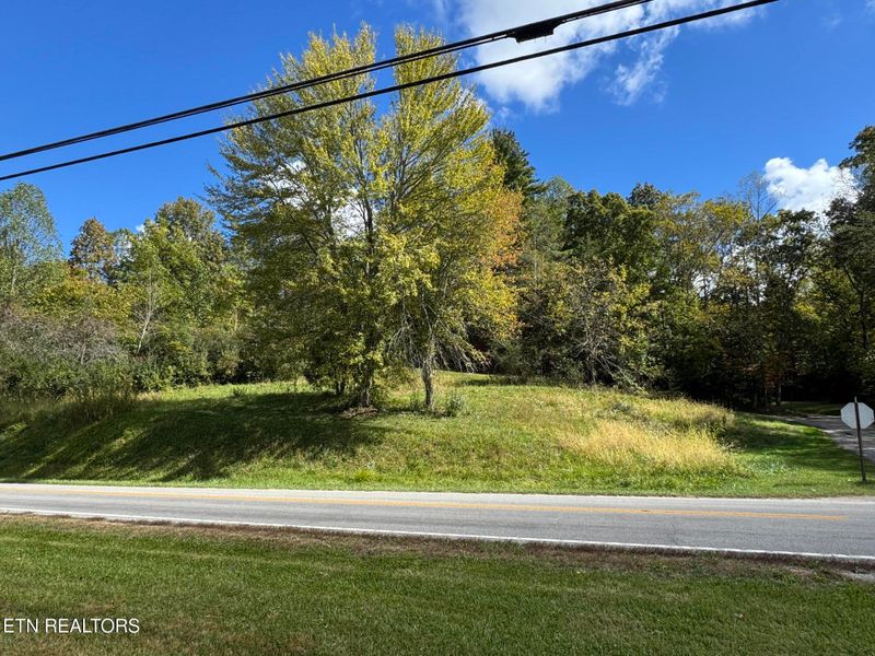 103 Shelton Ln, Oneida, TN 37841