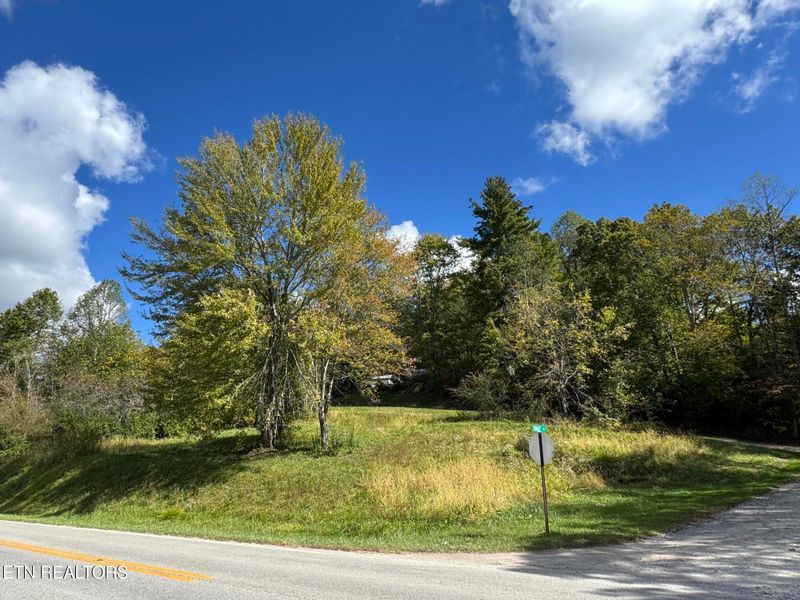 103 Shelton Ln, Oneida, TN 37841