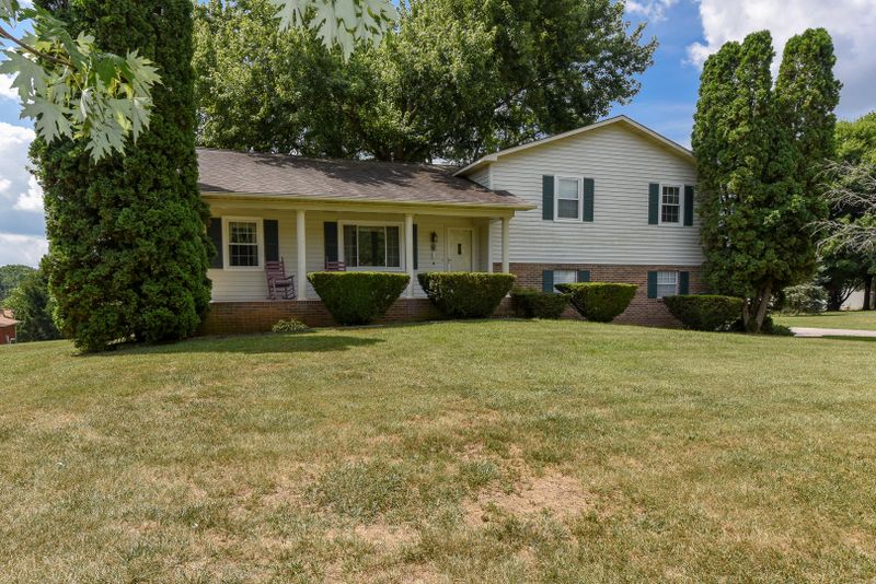 103 Stonecrest Ct, Maryville, TN 37804