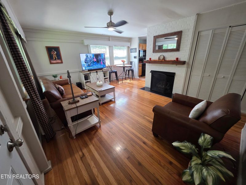 103 Thornton Rd, Oak Ridge, TN 37830
