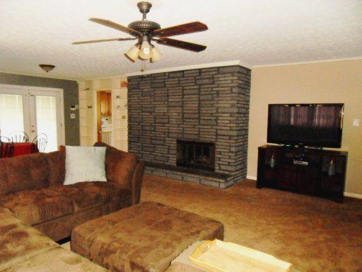 103 Victoria Rd, Oak Ridge, TN 37830