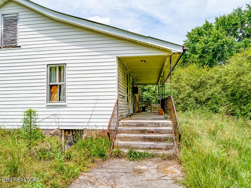 103 W Brushy Valley Dr, Powell, TN 37849