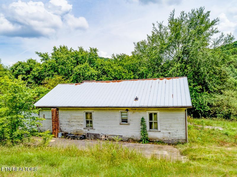 103 W Brushy Valley Dr, Powell, TN 37849