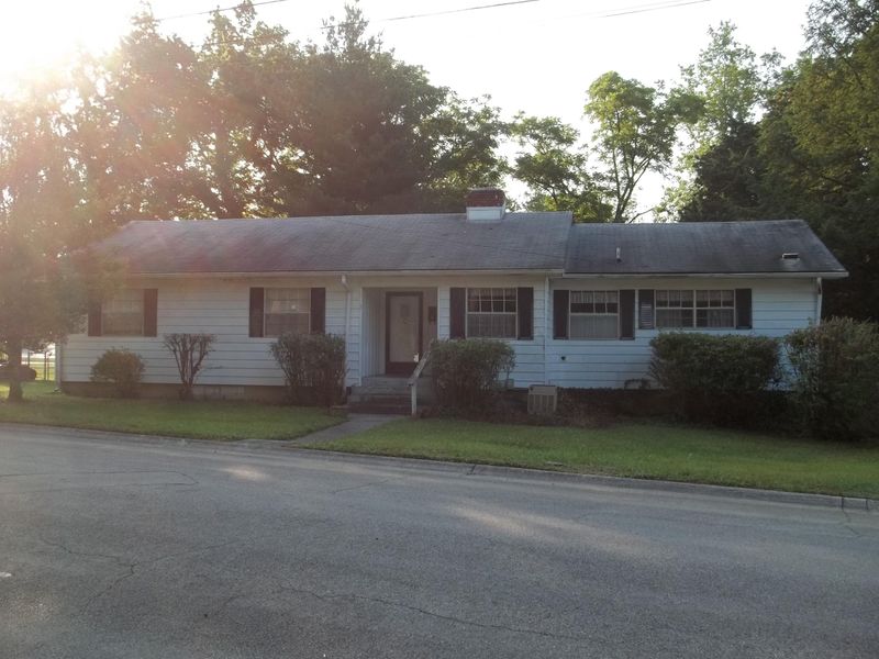 103 W Passmore Rd, Oak Ridge, TN 37830