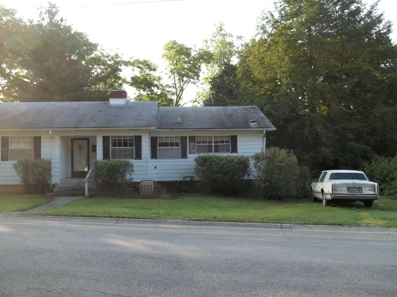 103 W Passmore Rd, Oak Ridge, TN 37830