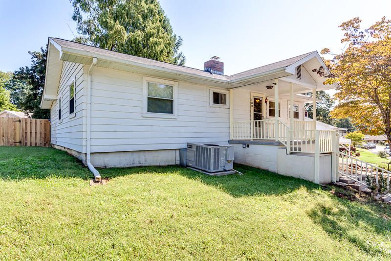 103 W Pawley Rd, Oak Ridge, TN 37830