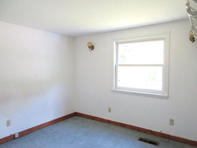103 Walden Dr, Lake City, TN 37769