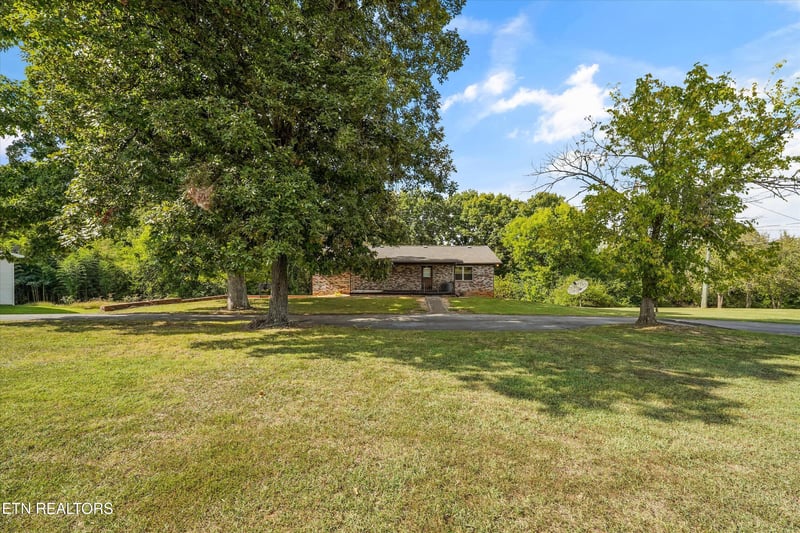 1030 Carding Machine Rd, Loudon, TN 37774