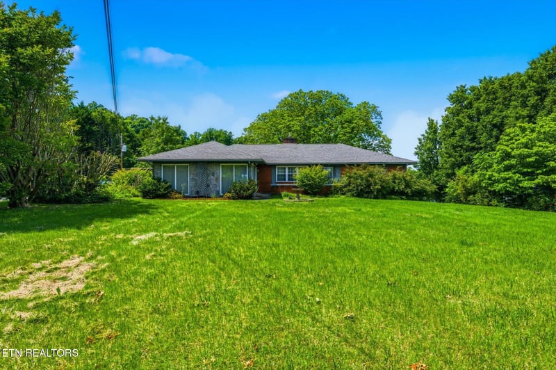 1030 Kirk Rd, Greenback, TN 37742