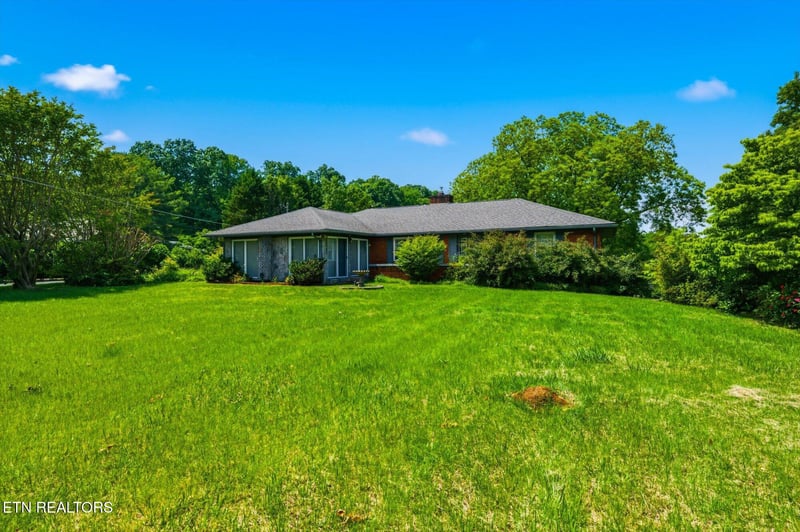 1030 Kirk Rd, Greenback, TN 37742