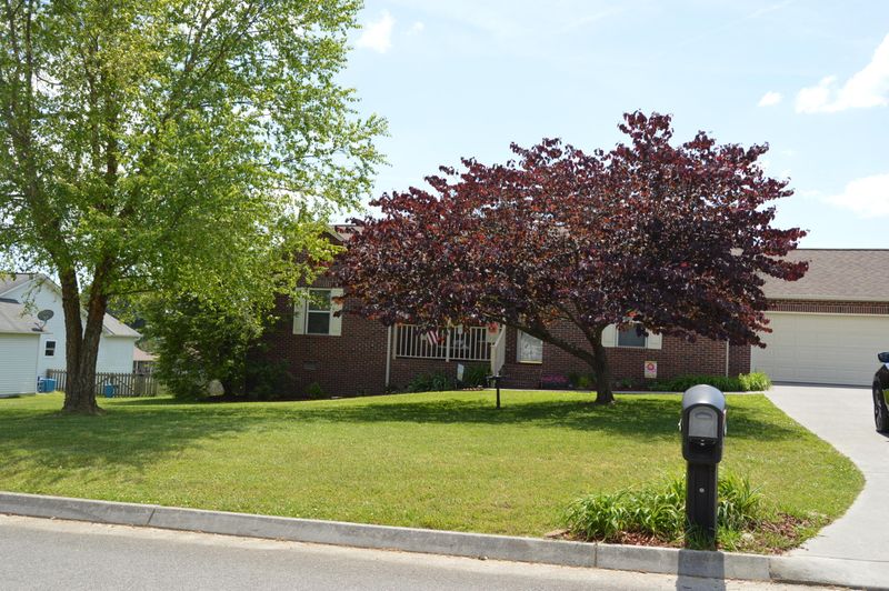 1030 Towns View Dr, Seymour, TN 37865
