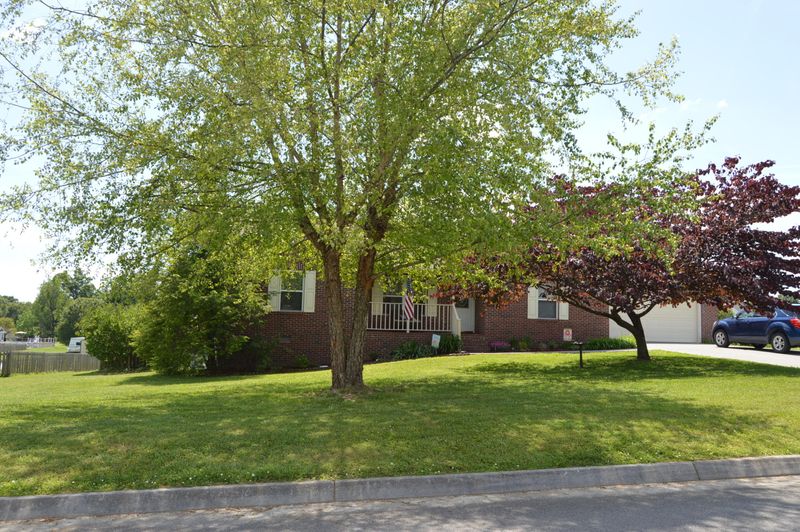 1030 Towns View Dr, Seymour, TN 37865