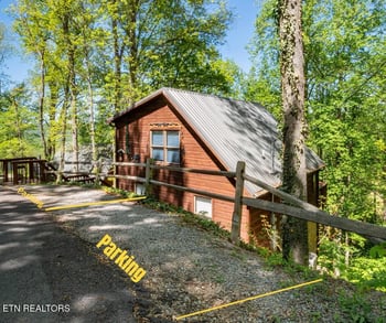 1031 Elm Cir, Sevierville, TN 37876