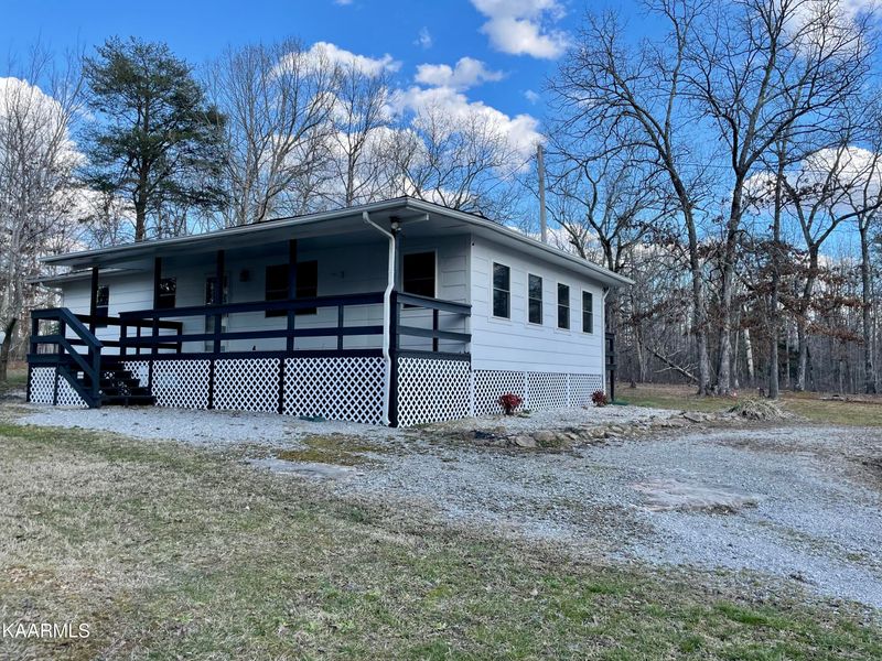 1031 Geronimo Ln, Crossville, TN 38572