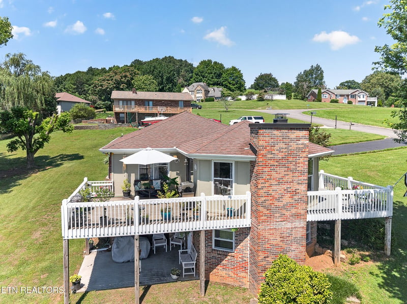 1031 Montcrest Dr, Lenoir City, TN 37771